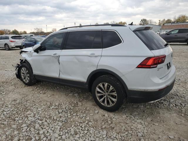 3VV2B7AX6JM107982 - 2018 VOLKSWAGEN TIGUAN SE Сріблястий фото 2