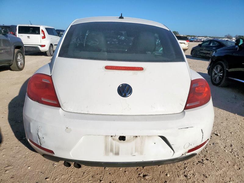 3VWJX7AT1CM659253 - 2012 VOLKSWAGEN BEETLE 白色 照片 6