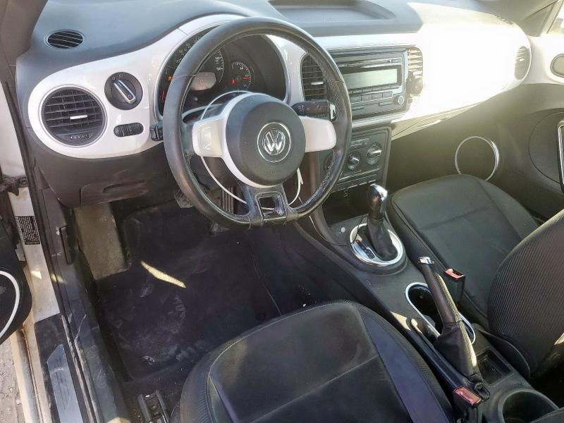 3VWJX7AT1CM659253 - 2012 VOLKSWAGEN BEETLE 白色 照片 8