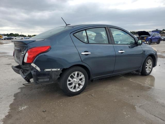 3N1CN7AP8HL890803 - 2017 NISSAN VERSA S ნაცრისფერი ფოტო 3