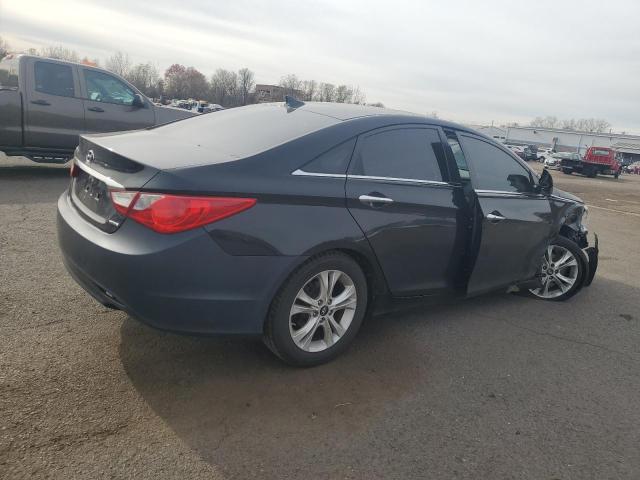 5NPEC4AC4DH717653 - 2013 HYUNDAI SONATA SE შავი ფოტო 3