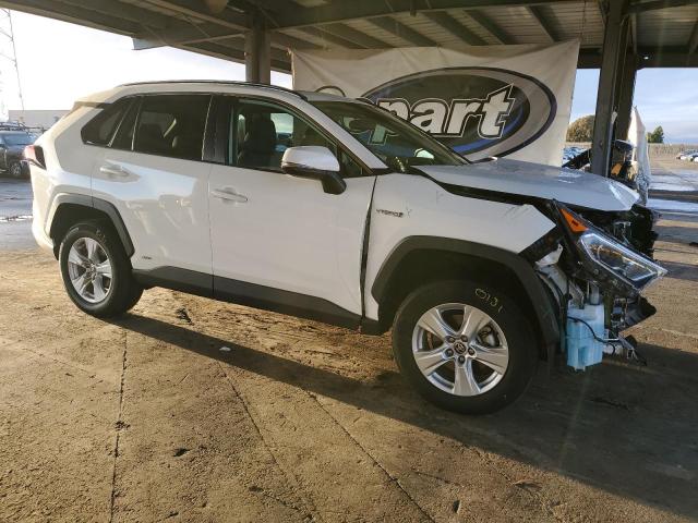 2T3RWRFV6MW118939 - 2021 TOYOTA RAV4 XLE WHITE photo 4