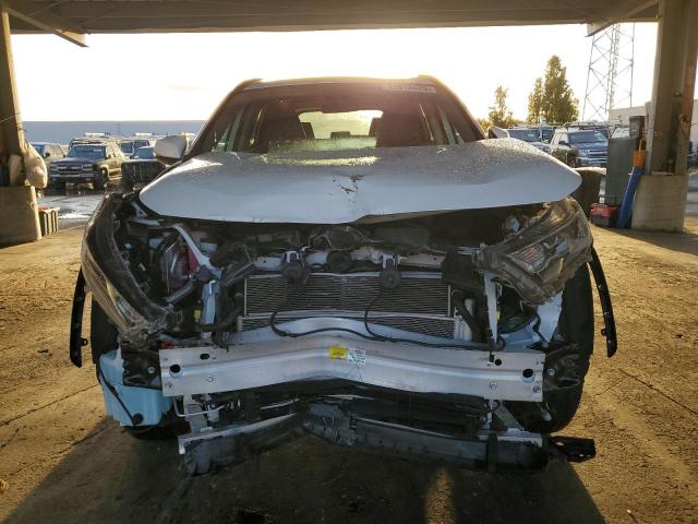 2T3RWRFV6MW118939 - 2021 TOYOTA RAV4 XLE WHITE photo 5