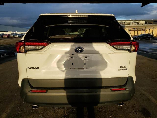 2T3RWRFV6MW118939 - 2021 TOYOTA RAV4 XLE WHITE photo 6