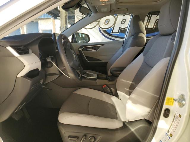 2T3RWRFV6MW118939 - 2021 TOYOTA RAV4 XLE WHITE photo 7
