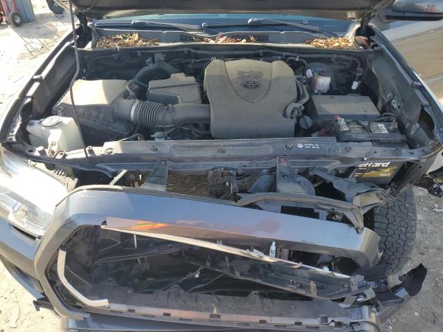 3TMCZ5AN3JM145445 - 2018 TOYOTA TACOMA DOUBLE CAB GRAY photo 11