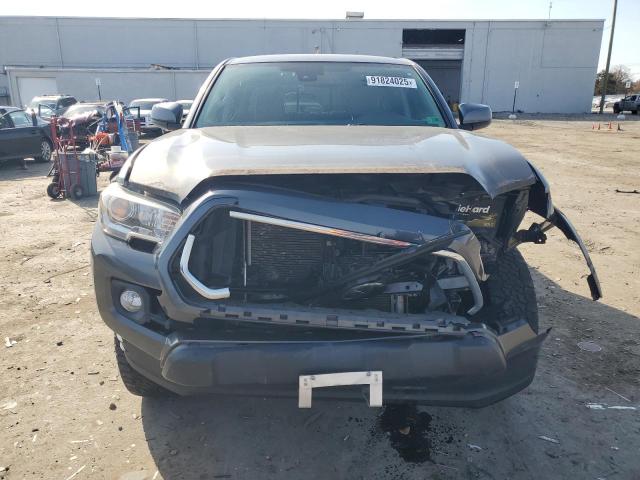3TMCZ5AN3JM145445 - 2018 TOYOTA TACOMA DOUBLE CAB GRAY photo 5