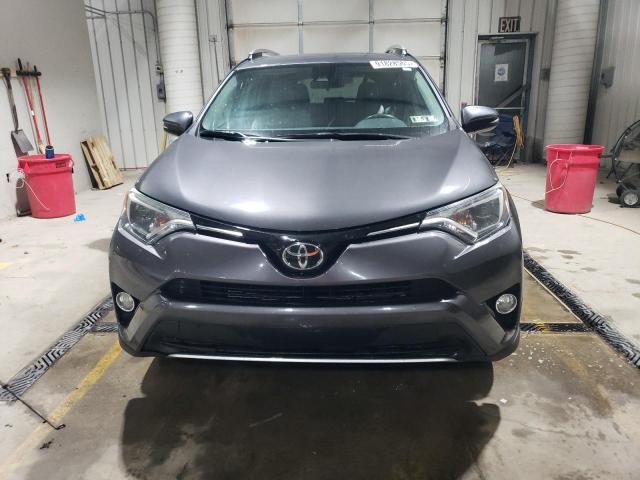 2T3RFREV0HW609174 - 2017 TOYOTA RAV4 XLE ნაცრისფერი ფოტო 5