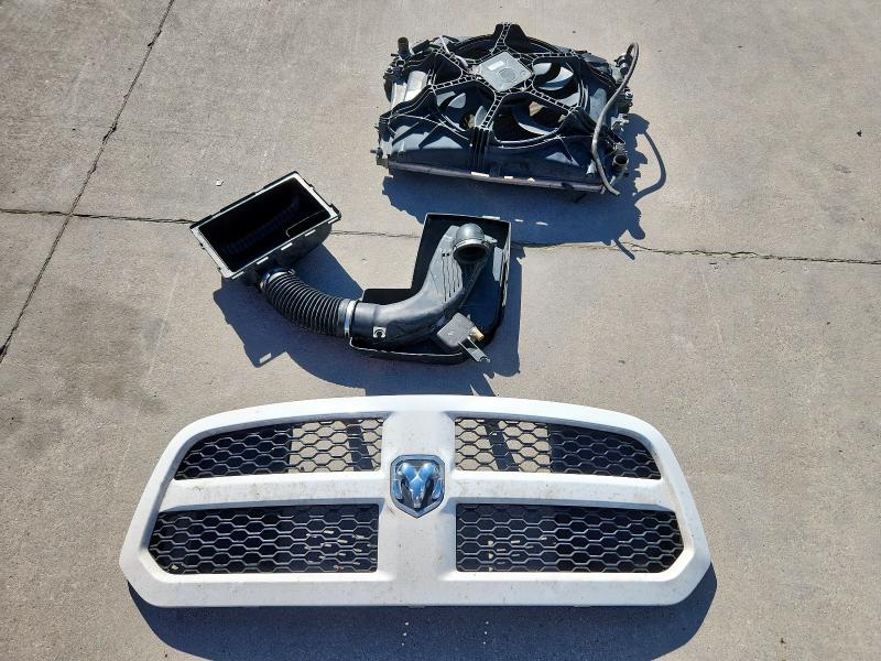 1C6RR7FGXJS170132 - 2018 RAM 1500 ST WHITE photo 12