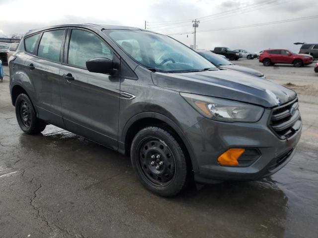 1FMCU0F74JUB97301 - 2018 FORD ESCAPE S ნაცრისფერი ფოტო 4