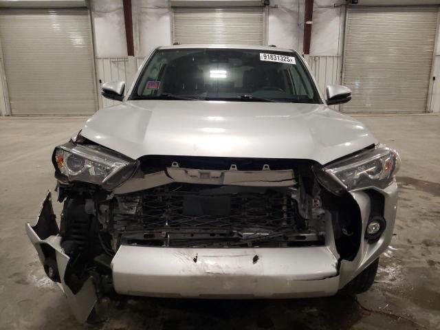 JTENU5JR9N6052392 - 2022 TOYOTA 4RUNNER SR5/SR5 PREMIUM ვერცხლისფერი ფოტო 5