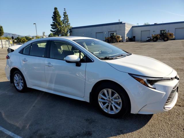 JTDBCMFE3P3007687 - 2023 TOYOTA COROLLA LE Білий фото 4