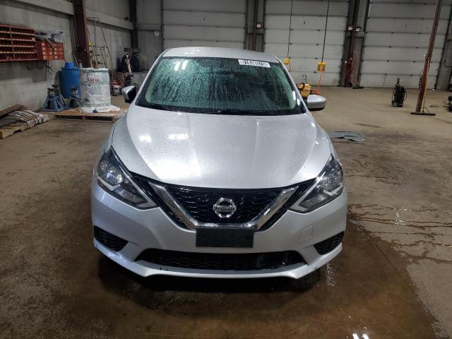 3N1AB7AP8JY340221 - 2018 NISSAN SENTRA S 灰色 照片 5