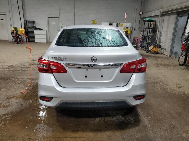 3N1AB7AP8JY340221 - 2018 NISSAN SENTRA S 灰色 照片 6