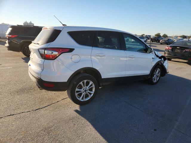 1FMCU0GD2HUD78637 - 2017 FORD ESCAPE SE WHITE photo 3