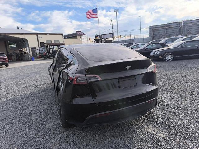 7SAYGDEE6RF197672 - 2024 TESLA MODEL Y Schwarz Foto 2