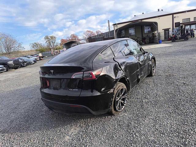 7SAYGDEE6RF197672 - 2024 TESLA MODEL Y Schwarz Foto 4