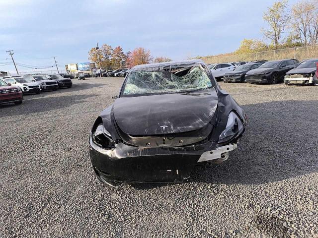 7SAYGDEE6RF197672 - 2024 TESLA MODEL Y Schwarz Foto 5