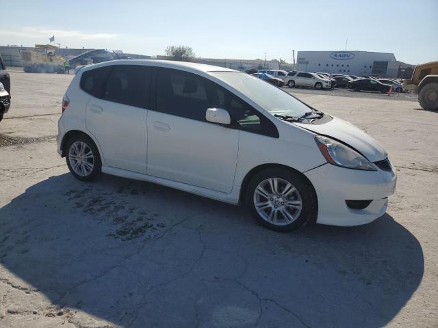 JHMGE8H51BC002452 - 2011 HONDA FIT SPORT WHITE photo 4