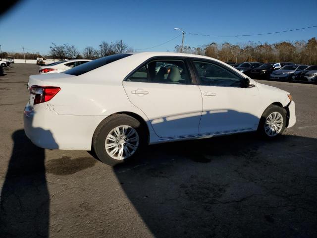 4T4BF1FK7CR272307 - 2012 TOYOTA CAMRY BASE WHITE photo 3