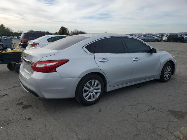 1N4AL3AP1JC120985 - 2018 NISSAN ALTIMA 2.5 ვერცხლისფერი ფოტო 3