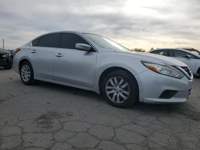 1N4AL3AP1JC120985 - 2018 NISSAN ALTIMA 2.5 ვერცხლისფერი ფოტო 4