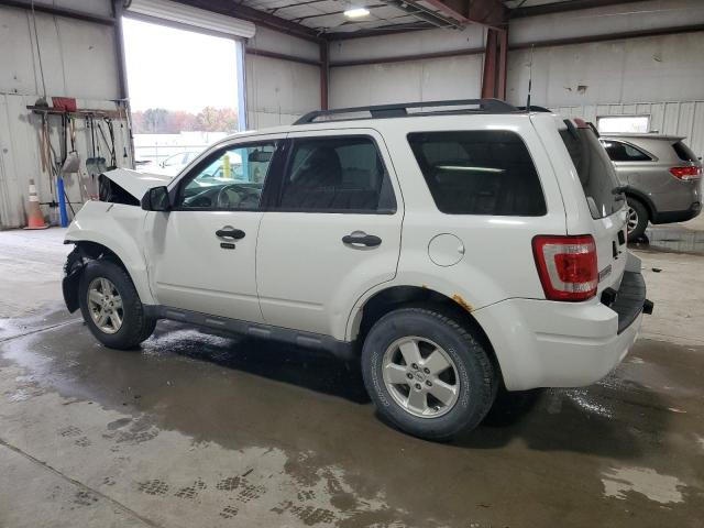 1FMCU9D78CKB32537 - 2012 FORD ESCAPE XLT WHITE photo 2