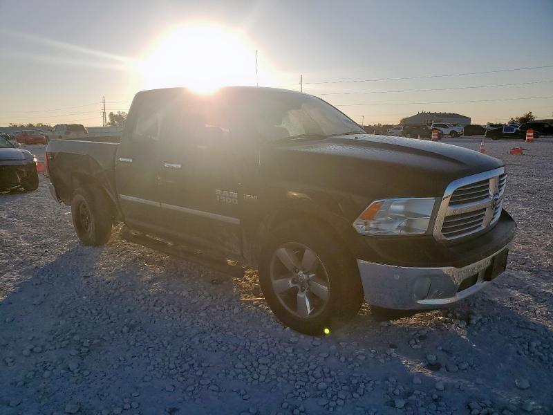 1C6RR6GT1GS133422 - 2016 RAM 1500 SLT Սև լուսանկար 4