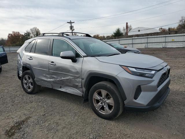 2T3P1RFV0PC334037 - 2023 TOYOTA RAV4 XLE 银色 照片 4
