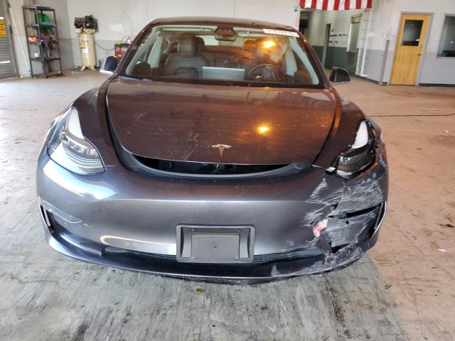 5YJ3E1EA6JF045288 - 2018 TESLA MODEL 3 ნაცრისფერი ფოტო 5