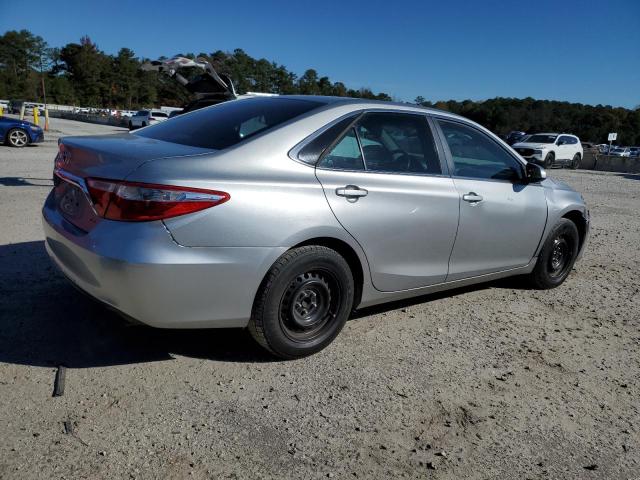 4T1BF1FKXGU526186 - 2016 TOYOTA CAMRY LE SILVER photo 3