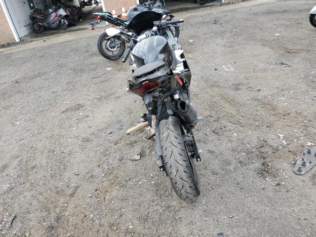 JKAEXKH17KDA20457 - 2019 KAWASAKI EX400 Schwarz Foto 4