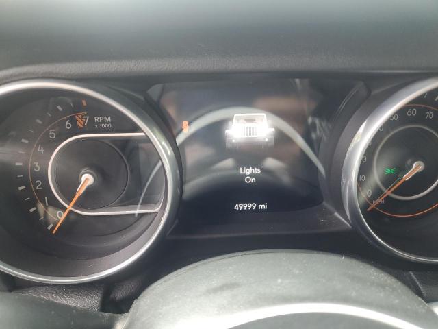 1C4HJXEG9JW131781 - 2018 JEEP WRANGLER U SAHARA WHITE photo 9