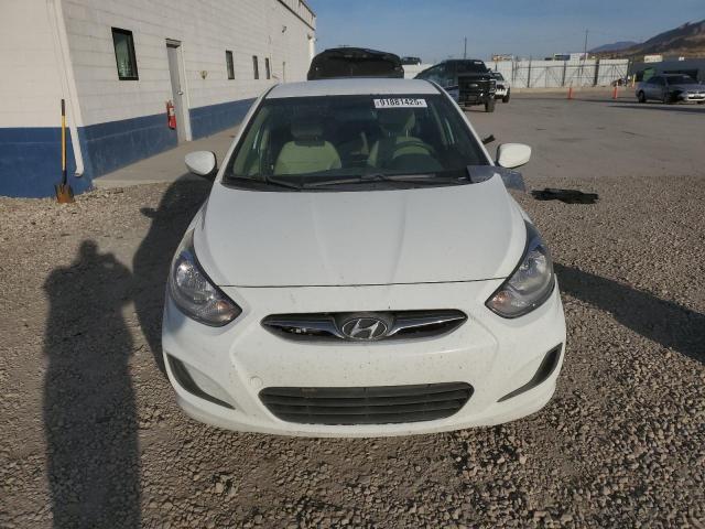 KMHCT4AE5DU364074 - 2013 HYUNDAI ACCENT GLS WHITE photo 5