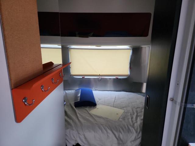 1STHFAC114J516235 - 2004 AIRSTREAM CAMPER Plata foto 5