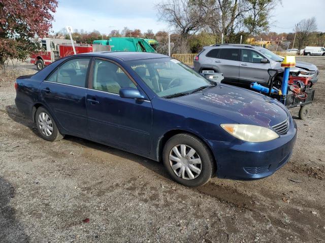 4T1BE30K75U006824 - 2005 TOYOTA CAMRY LE BLUE photo 4