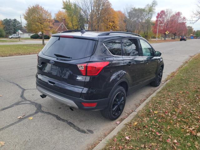 1FMCU9HD8KUB25252 - 2019 FORD ESCAPE SEL შავი ფოტო 4