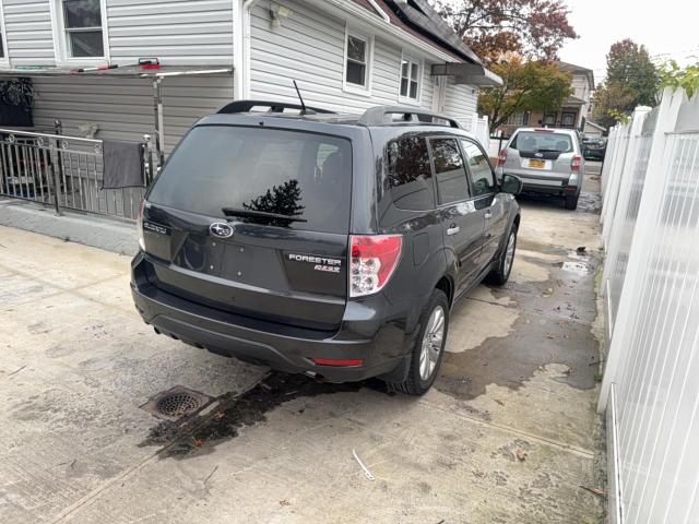 JF2SHADC7DH419421 - 2013 SUBARU FORESTER 2.5X PREMIUM BLUE photo 4