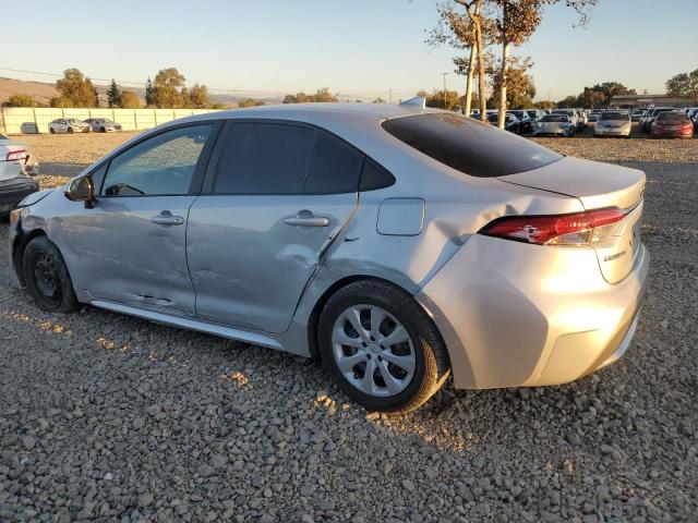 5YFEPMAE7NP308055 - 2022 TOYOTA COROLLA LE SILVER photo 2