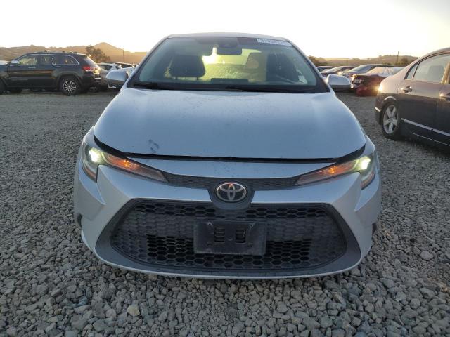 5YFEPMAE7NP308055 - 2022 TOYOTA COROLLA LE SILVER photo 5