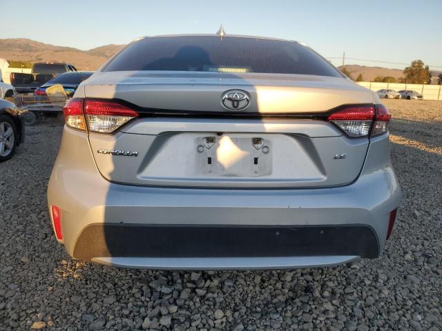 5YFEPMAE7NP308055 - 2022 TOYOTA COROLLA LE SILVER photo 6