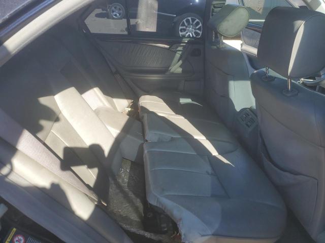 WDBJF65J61B262021 - 2001 MERCEDES-BENZ E 320 შავი ფოტო 10