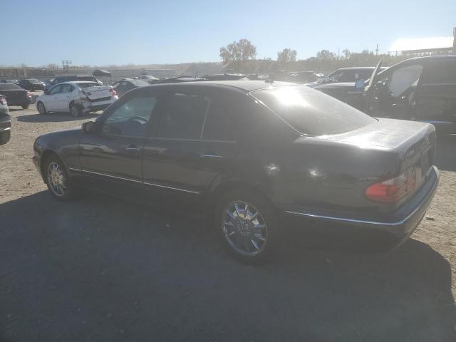 WDBJF65J61B262021 - 2001 MERCEDES-BENZ E 320 შავი ფოტო 2