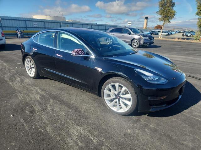 5YJ3E1EA3JF010692 - 2018 TESLA MODEL 3 Чорний фото 4