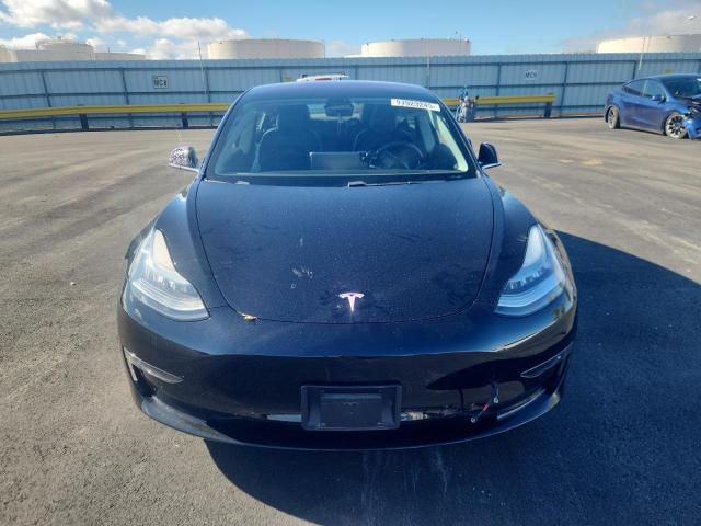 5YJ3E1EA3JF010692 - 2018 TESLA MODEL 3 Чорний фото 5