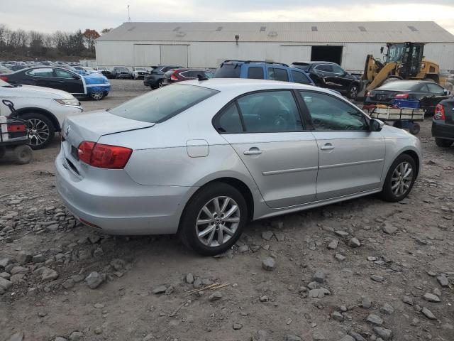 3VWDZ7AJXBM333231 - 2011 VOLKSWAGEN JETTA SE SILVER photo 3