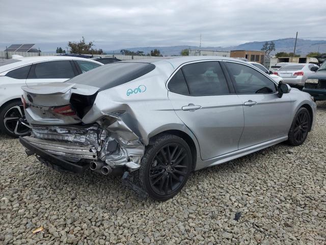 4T1B61HKXJU522921 - 2018 TOYOTA CAMRY XSE ვერცხლისფერი ფოტო 3