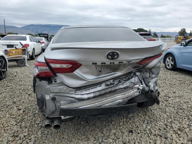 4T1B61HKXJU522921 - 2018 TOYOTA CAMRY XSE ვერცხლისფერი ფოტო 6