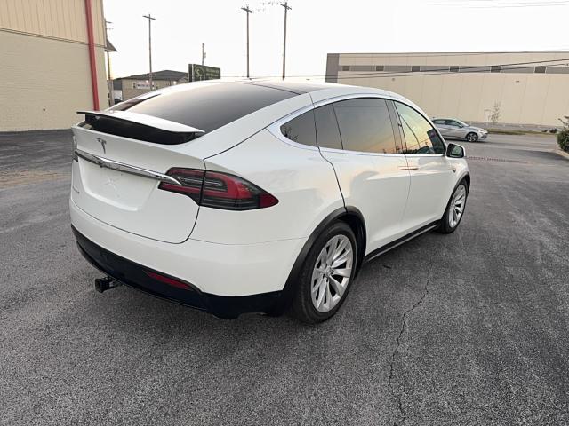 5YJXCBE29GF020593 - 2016 TESLA MODEL X WHITE photo 4