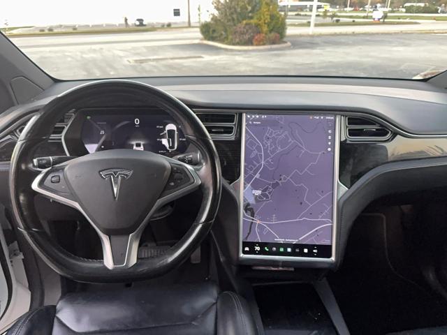 5YJXCBE29GF020593 - 2016 TESLA MODEL X WHITE photo 9